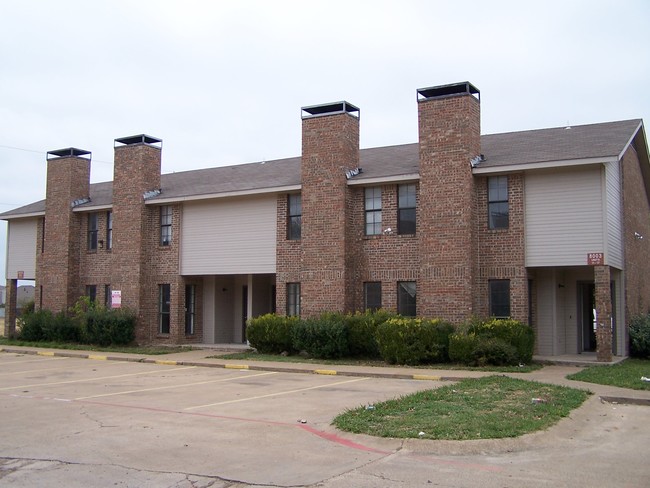 8003 Rothington Rd in Dallas, TX - Building Photo - Building Photo