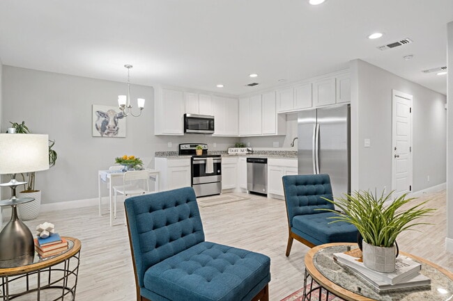 property at 526 W Elm St