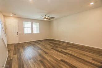 12 Alamere Falls Dr in Las Vegas, NV - Building Photo - Building Photo