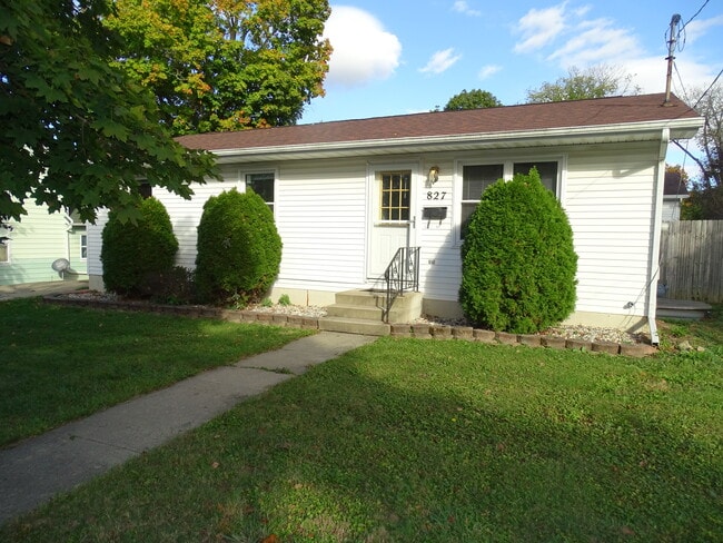 827 Dennis St in Adrian, MI - Building Photo - Building Photo
