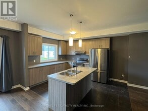 25 McLaughlin St in Welland, ON - Building Photo - Building Photo