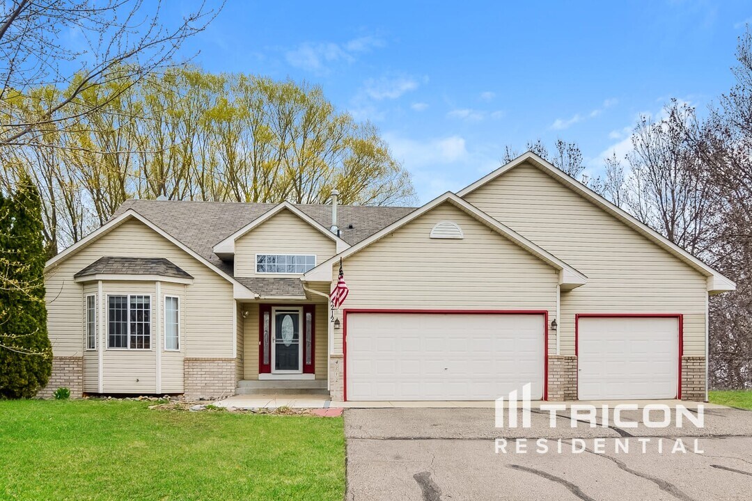 4212 Hidden Pond Trail NE in Prior Lake, MN - Building Photo