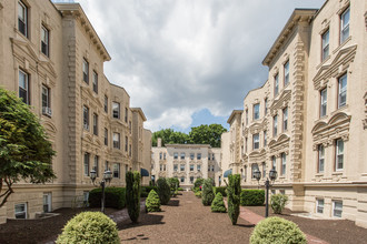 Reservoir Court in Brookline, MA - Building Photo - Building Photo