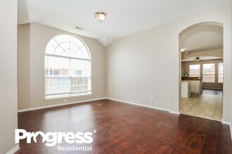 4405 Crystal Ln in Garland, TX - Foto de edificio - Building Photo