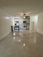 4350 NE 6th Ave in Deerfield Beach, FL - Foto de edificio - Building Photo