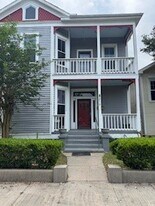 2619 Avenue O 1/2 in Galveston, TX - Building Photo