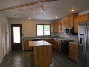 1063 Kamahele St in Kailua, HI - Building Photo - Building Photo