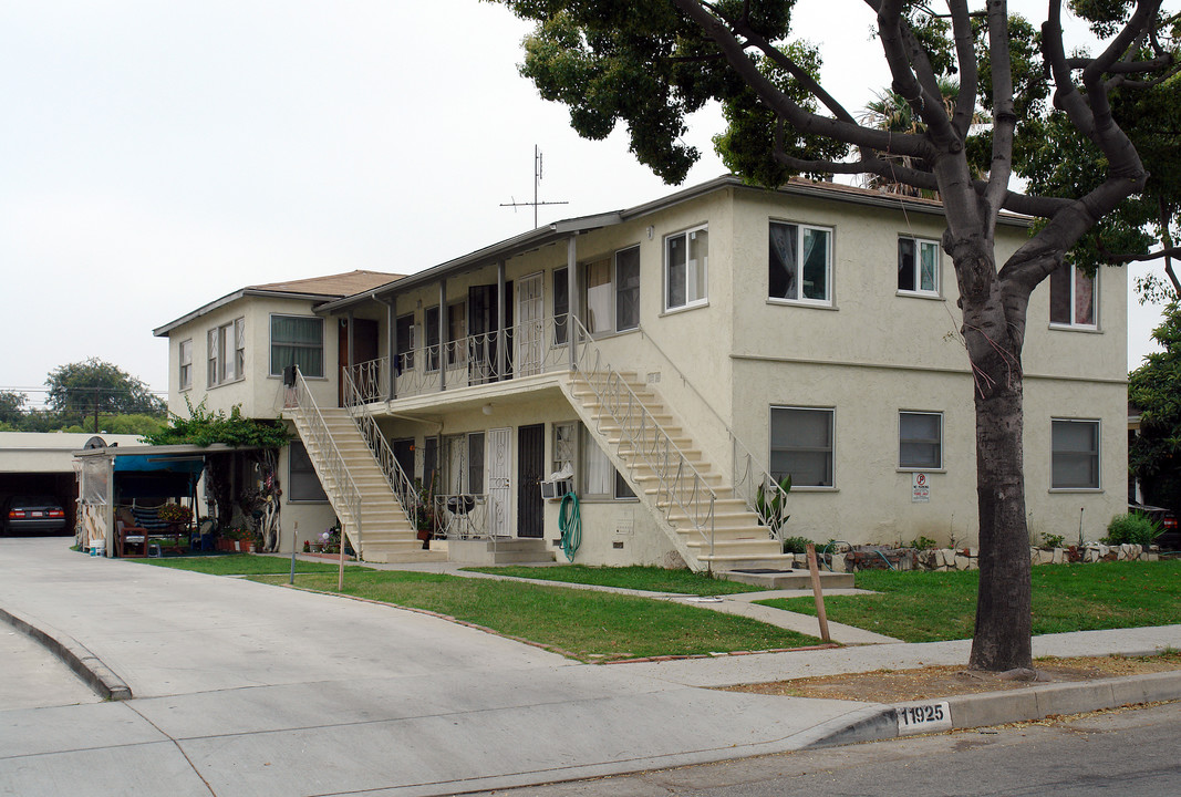 11925 York Ave in Hawthorne, CA - Building Photo