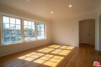 1558 S Genesee Ave in Los Angeles, CA - Building Photo - Building Photo