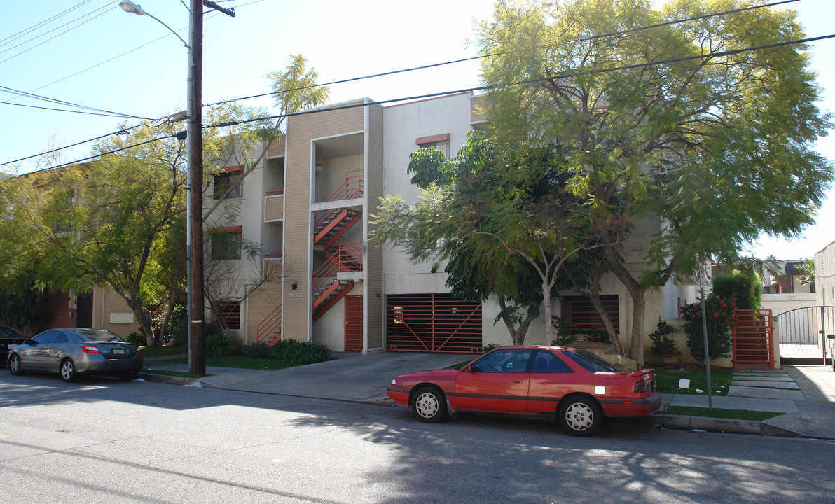 900 E Lomita Ave in Glendale, CA - Foto de edificio
