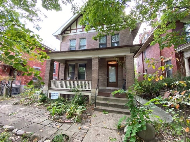 75 E Oakland Ave in Columbus, OH - Building Photo - Building Photo