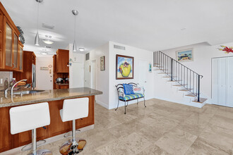 2899 Collins Ave, Unit PENTHOUSE F in Miami Beach, FL - Building Photo - Building Photo