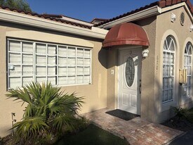 6701 NW 166th Terrace in Miami Lakes, FL - Building Photo