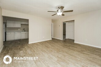 2065 West Pkwy in DeLand, FL - Building Photo - Building Photo