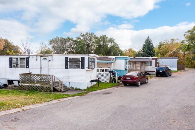 June's Mobile Home Village in Ecorse, MI - Building Photo - Building Photo