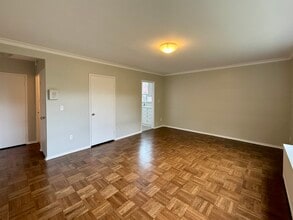 1295 Bayview Av, Unit 18 in Toronto, ON - Building Photo - Building Photo