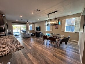 331 Coastal Redwood St in Las Vegas, NV - Foto de edificio - Building Photo