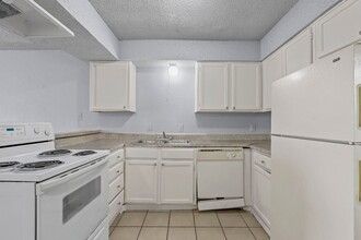 302 N Race St-Unit -Unit C in Everman, TX - Building Photo - Building Photo
