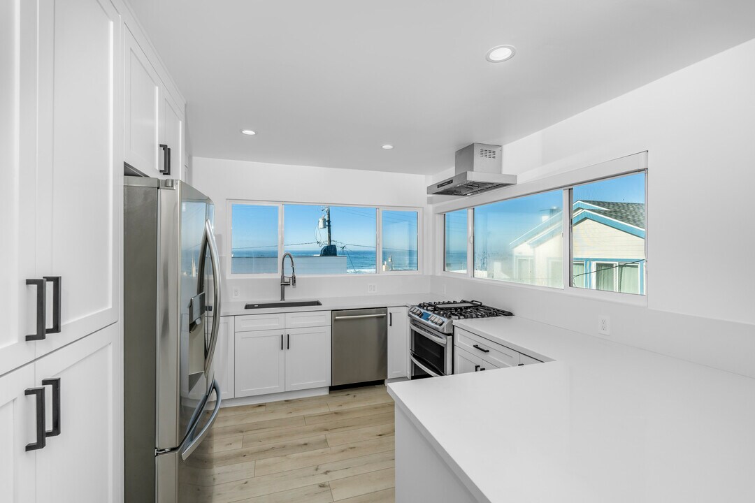 133 34th St, Unit Apt D in Hermosa Beach, CA - Foto de edificio