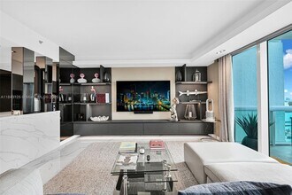 1000 South Pointe Dr in Miami Beach, FL - Building Photo - Building Photo