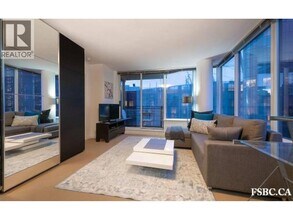 33 Smithe St in Vancouver, BC - Building Photo - Building Photo