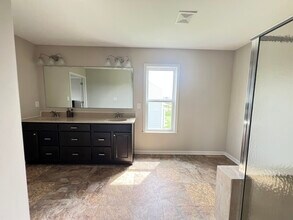 2418 Silver Rose Dr in Avon, IN - Building Photo - Building Photo