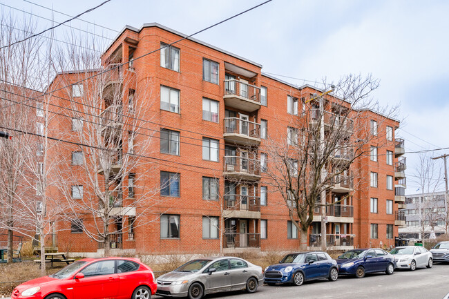 6300 Décarie Boul in Montréal, QC - Building Photo - Building Photo