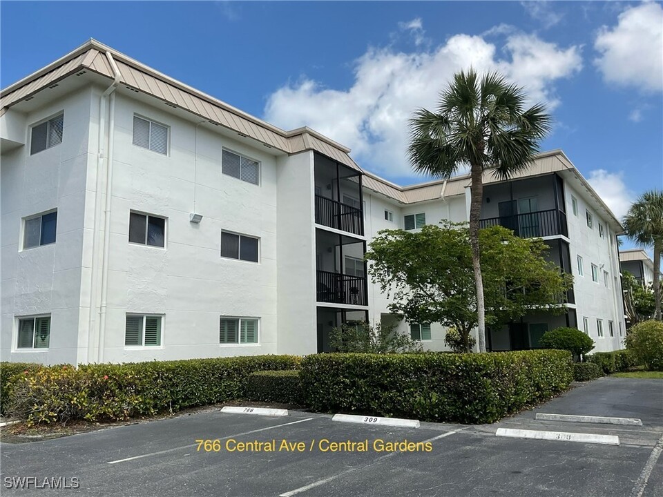 766 Central Ave in Naples, FL - Building Photo