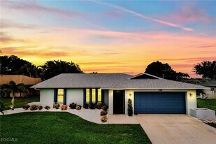 528 SE 32nd Terrace in Cape Coral, FL - Building Photo