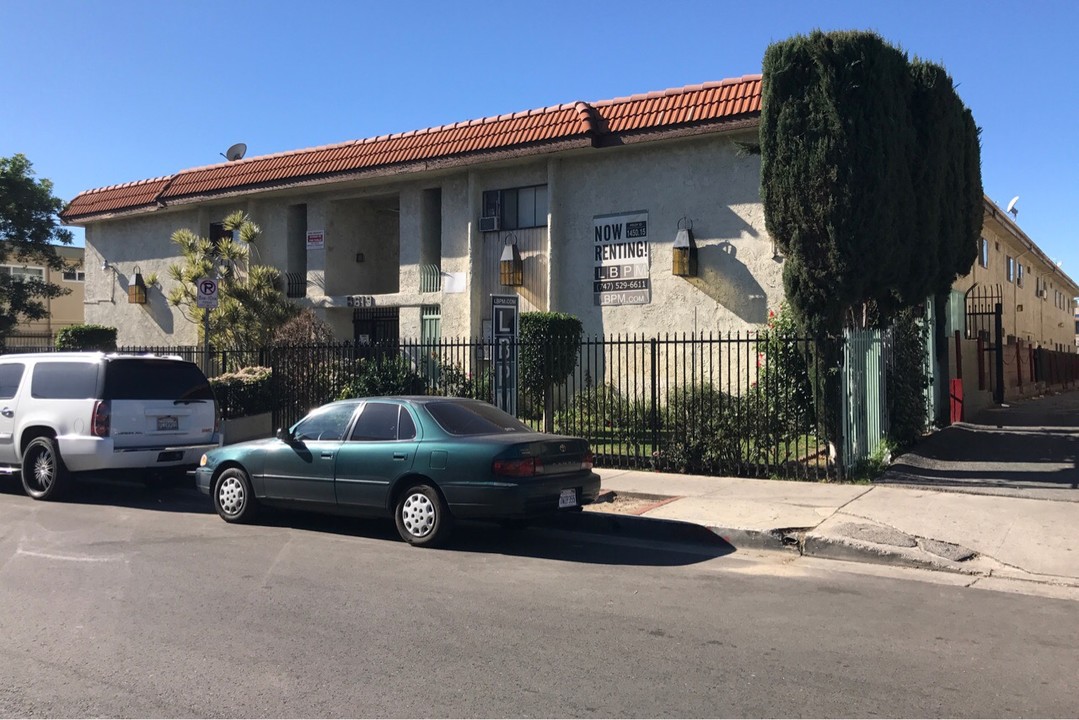 8619 Willis Ave, Unit #14 in Los Angeles, CA - Foto de edificio