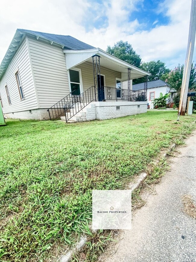 2 Simmons St in Laurens, SC - Building Photo - Building Photo