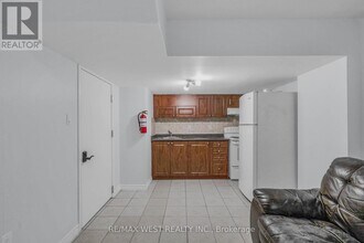 93 Hullrick Dr in Toronto, ON - Building Photo - Building Photo