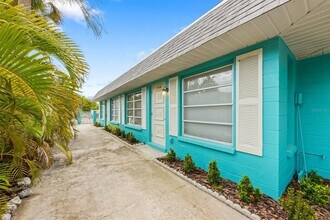 208 Magnolia Ave in Anna Maria, FL - Building Photo - Building Photo