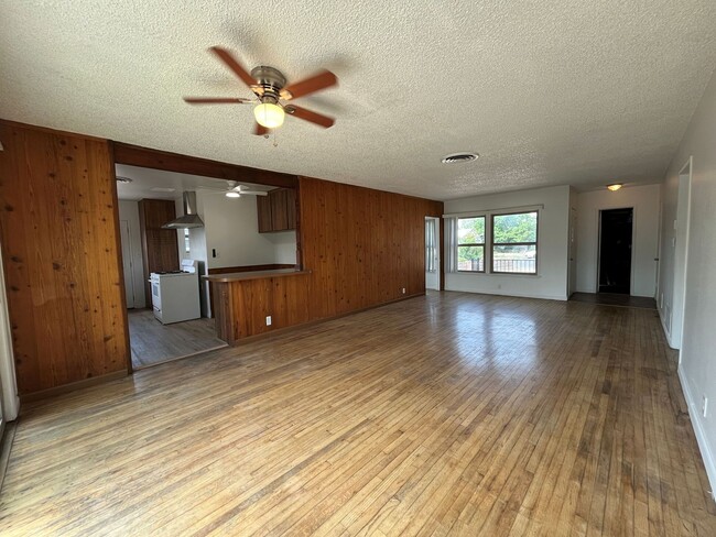 20641 Runnymede St in Los Angeles, CA - Building Photo - Building Photo