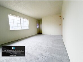 2104 Flamingo Dr in Mount Morris, MI - Building Photo - Building Photo