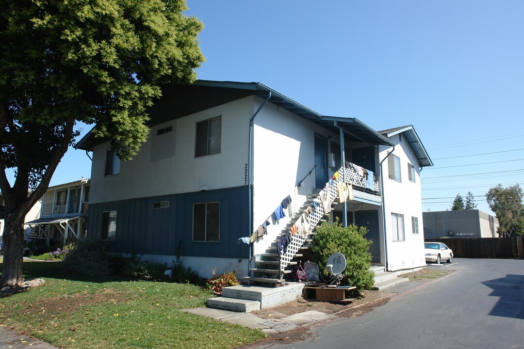 2227 Pasetta Dr in Santa Clara, CA - Building Photo