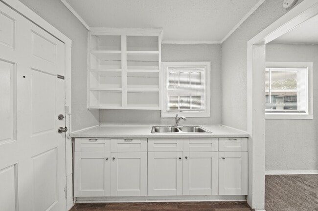 property at 1721 W 5th St