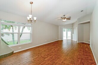 8525 Hawbuck St in Trinity, FL - Foto de edificio - Building Photo