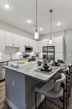 15801 N Barkers Landing Rd in Houston, TX - Building Photo - Building Photo