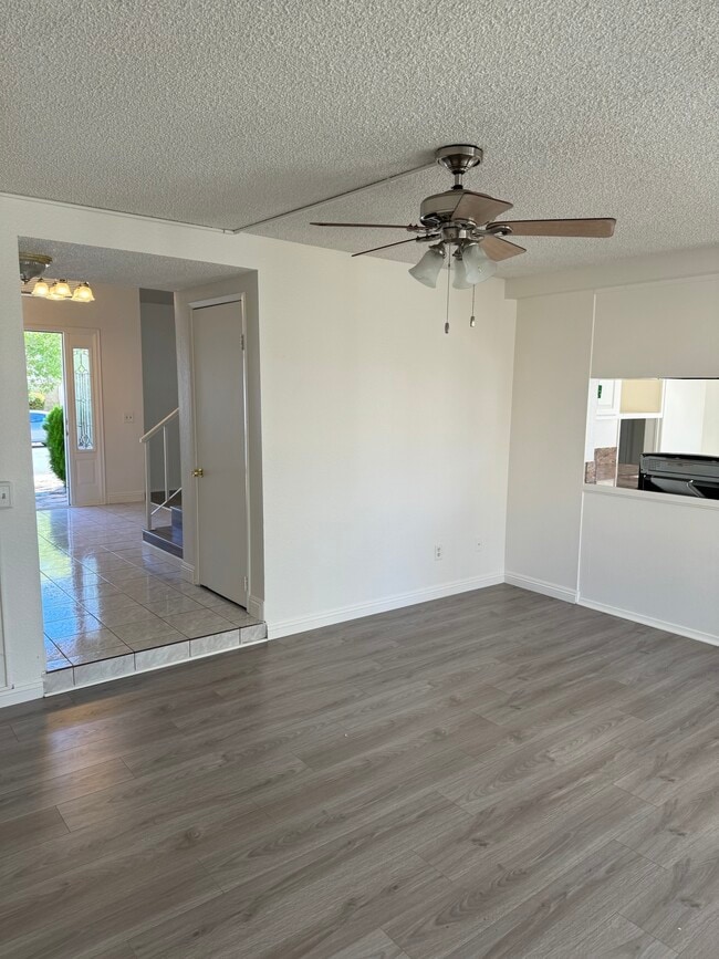 37413 Norwich Dr in Palmdale, CA - Foto de edificio - Building Photo