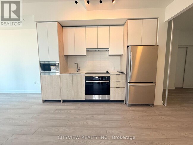 1007 The Queensway in Toronto, ON - Building Photo - Building Photo