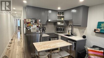 147 Lansdowne Ave in Toronto, ON - Building Photo