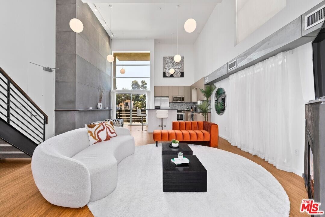 7062 Hawthorn Ave in Los Angeles, CA - Building Photo
