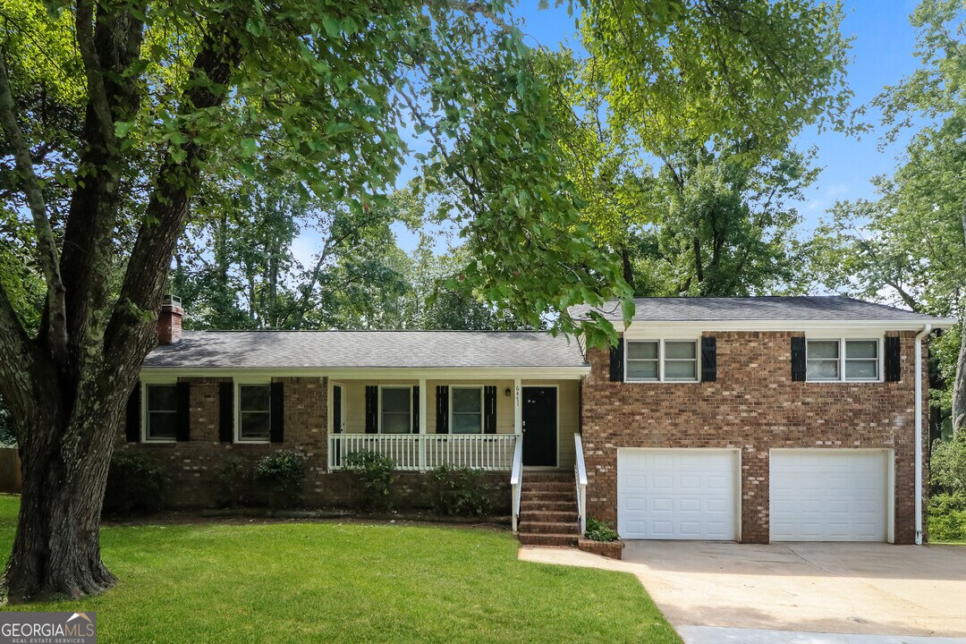 6471 Chickasaw Dr in Douglasville, GA - Building Photo
