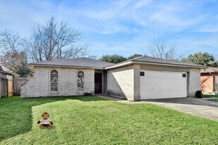 7323 Wovenwood Ln in Houston, TX - Building Photo