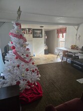 1075 Sweeten Creek Rd in Asheville, NC - Foto de edificio - Building Photo