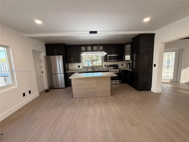 1540 NE 118th St in Miami, FL - Building Photo - Building Photo