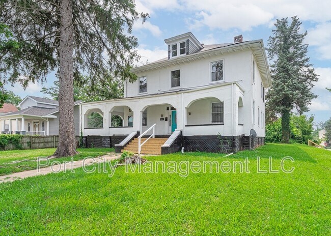 property at 4013 W Forest Park Ave