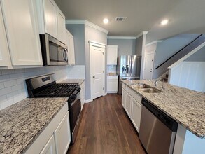 5007 Gully Wy in San Antonio, TX - Building Photo - Building Photo