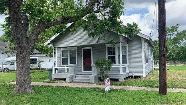 1140 Ewing St in Beaumont, TX - Foto de edificio - Building Photo